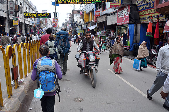 Inde 695